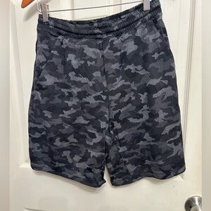 Lululemon athletic shorts men’s size medium camo print lined